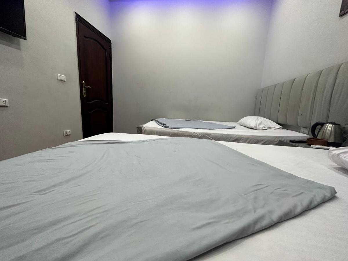 Pyramids Nuit Hotel